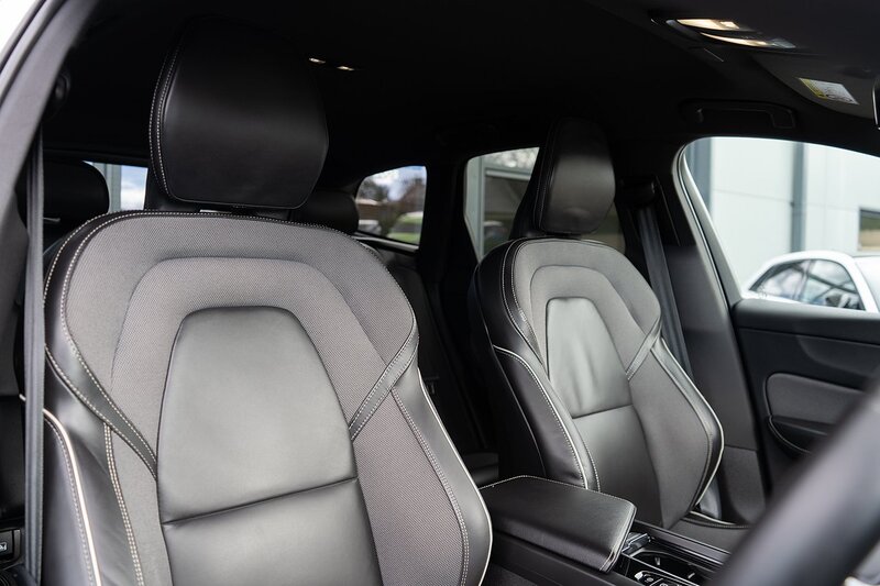 Volvo 2.0 B4 MHEV R-Design SUV 5dr Diesel Hybrid Auto AWD Euro 6 (s/s) (197 ps)