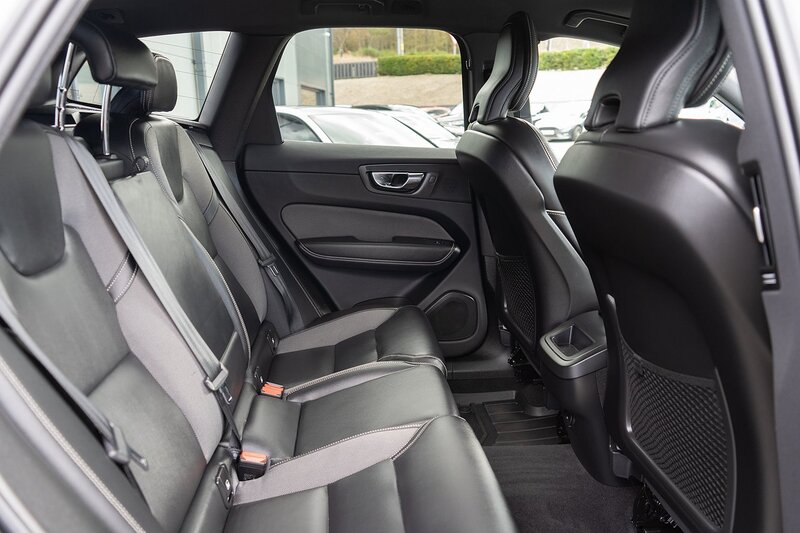 Volvo 2.0 B4 MHEV R-Design SUV 5dr Diesel Hybrid Auto AWD Euro 6 (s/s) (197 ps)