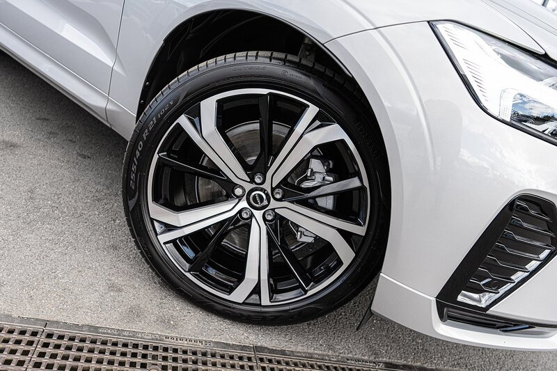 Volvo 2.0 B4 MHEV R-Design SUV 5dr Diesel Hybrid Auto AWD Euro 6 (s/s) (197 ps)