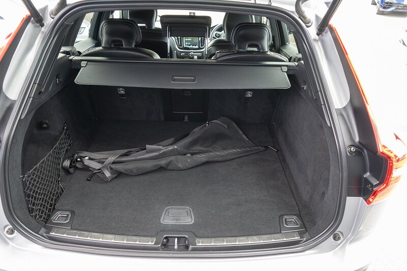 Volvo 2.0 B4 MHEV R-Design SUV 5dr Diesel Hybrid Auto AWD Euro 6 (s/s) (197 ps)