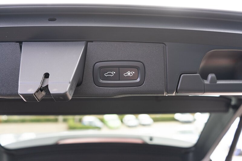 Volvo 2.0 B4 MHEV R-Design SUV 5dr Diesel Hybrid Auto AWD Euro 6 (s/s) (197 ps)