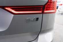 Volvo 2.0 B4 MHEV R-Design SUV 5dr Diesel Hybrid Auto AWD Euro 6 (s/s) (197 ps)