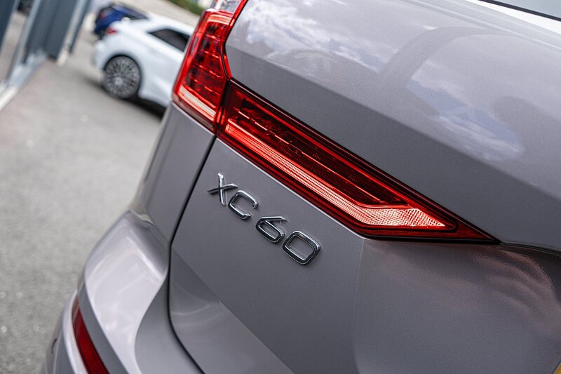 Volvo 2.0 B4 MHEV R-Design SUV 5dr Diesel Hybrid Auto AWD Euro 6 (s/s) (197 ps)