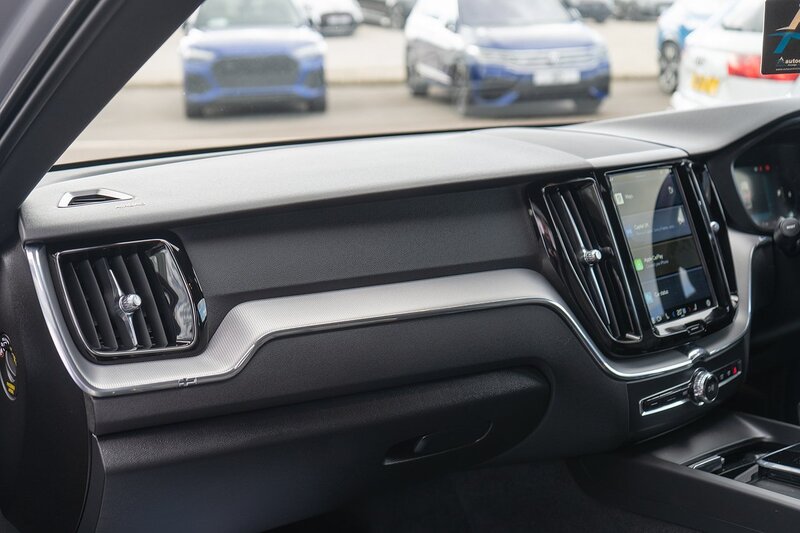 Volvo 2.0 B4 MHEV R-Design SUV 5dr Diesel Hybrid Auto AWD Euro 6 (s/s) (197 ps)