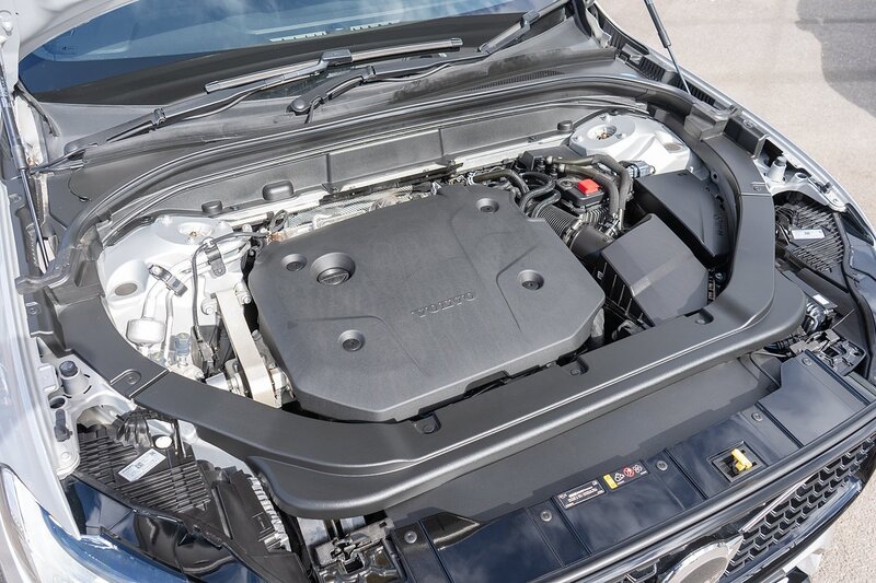 Volvo 2.0 B4 MHEV R-Design SUV 5dr Diesel Hybrid Auto AWD Euro 6 (s/s) (197 ps)