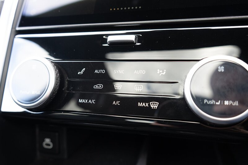 Land Rover 3.0 D300 MHEV R-Dynamic HSE SUV 5dr Diesel Auto 4WD Euro 6 (s/s) (300 ps)