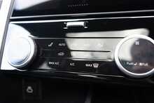 Land Rover 3.0 D300 MHEV R-Dynamic HSE SUV 5dr Diesel Auto 4WD Euro 6 (s/s) (300 ps)