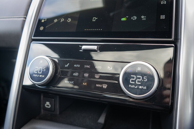 Land Rover 3.0 D300 MHEV R-Dynamic HSE SUV 5dr Diesel Auto 4WD Euro 6 (s/s) (300 ps)