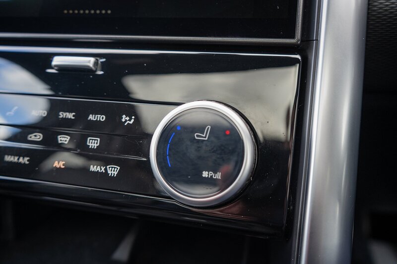 Land Rover 3.0 D300 MHEV R-Dynamic HSE SUV 5dr Diesel Auto 4WD Euro 6 (s/s) (300 ps)