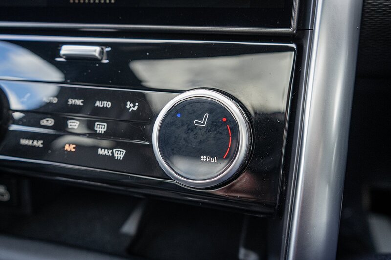 Land Rover 3.0 D300 MHEV R-Dynamic HSE SUV 5dr Diesel Auto 4WD Euro 6 (s/s) (300 ps)