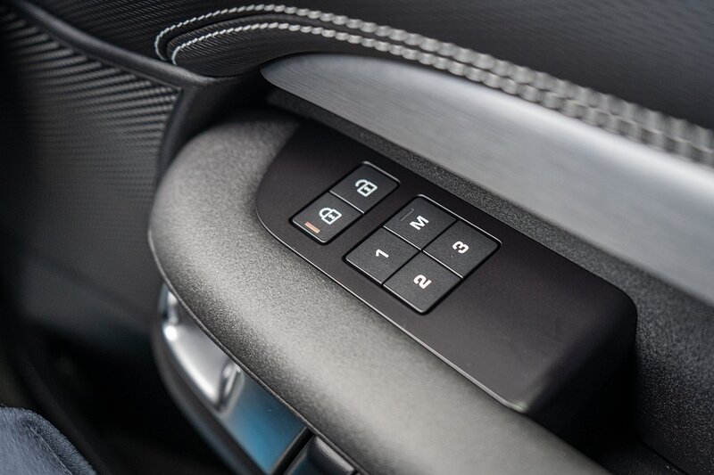 Land Rover 3.0 D300 MHEV R-Dynamic HSE SUV 5dr Diesel Auto 4WD Euro 6 (s/s) (300 ps)