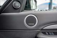 Land Rover 3.0 D300 MHEV R-Dynamic HSE SUV 5dr Diesel Auto 4WD Euro 6 (s/s) (300 ps)