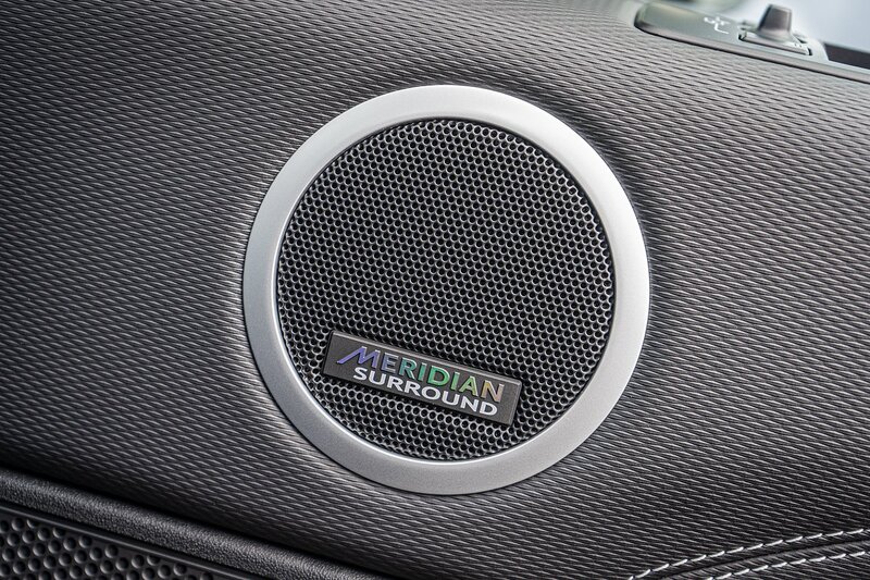 Land Rover 3.0 D300 MHEV R-Dynamic HSE SUV 5dr Diesel Auto 4WD Euro 6 (s/s) (300 ps)