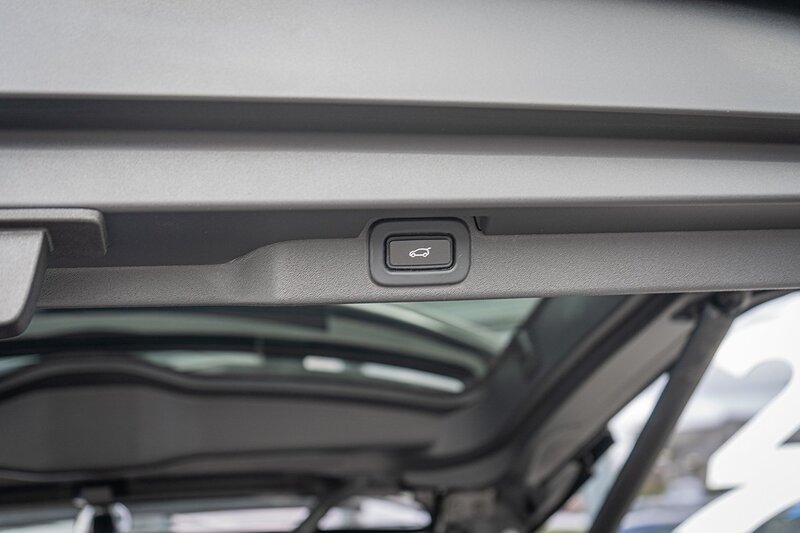 Land Rover 3.0 D300 MHEV R-Dynamic HSE SUV 5dr Diesel Auto 4WD Euro 6 (s/s) (300 ps)