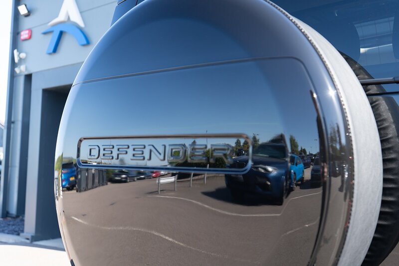 Land Rover 3.0 D250 MHEV X-Dynamic HSE SUV 3dr Diesel Auto 4WD Euro 6 (s/s) (250 ps)