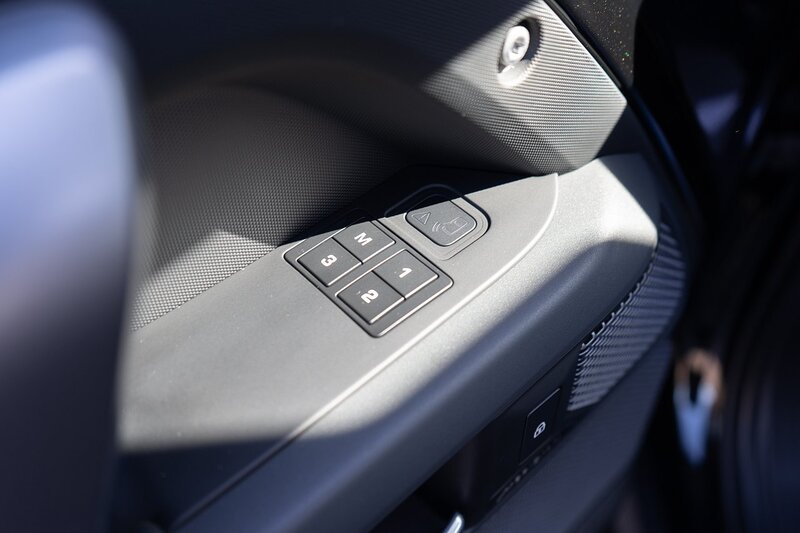 Land Rover 3.0 D250 MHEV X-Dynamic HSE SUV 3dr Diesel Auto 4WD Euro 6 (s/s) (250 ps)