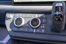 Land Rover 3.0 D250 MHEV X-Dynamic HSE SUV 3dr Diesel Auto 4WD Euro 6 (s/s) (250 ps)