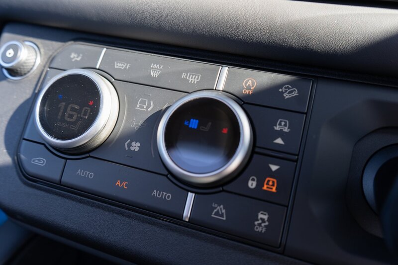 Land Rover 3.0 D250 MHEV X-Dynamic HSE SUV 3dr Diesel Auto 4WD Euro 6 (s/s) (250 ps)