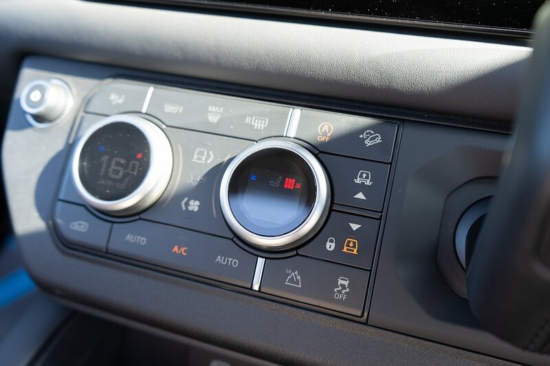 Land Rover 3.0 D250 MHEV X-Dynamic HSE SUV 3dr Diesel Auto 4WD Euro 6 (s/s) (250 ps)