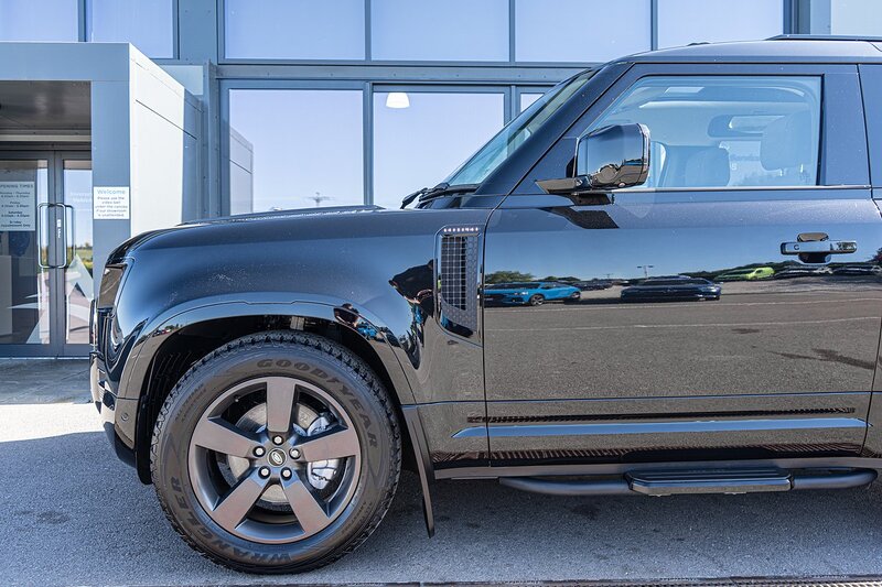 Land Rover 3.0 D250 MHEV X-Dynamic HSE SUV 3dr Diesel Auto 4WD Euro 6 (s/s) (250 ps)