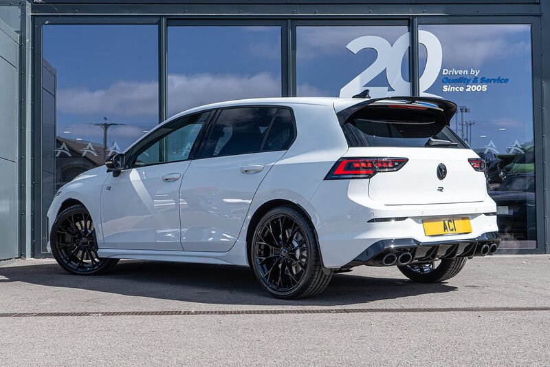 Volkswagen 2.0 TSI R Black Edition Hatchback 5dr Petrol DSG 4Motion Euro 6 (s/s) (333 ps)