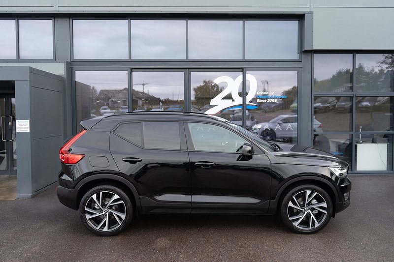 Volvo 2.0 B4 MHEV R-Design Pro SUV 5dr Petrol Hybrid Auto AWD Euro 6 (s/s) (197 ps)