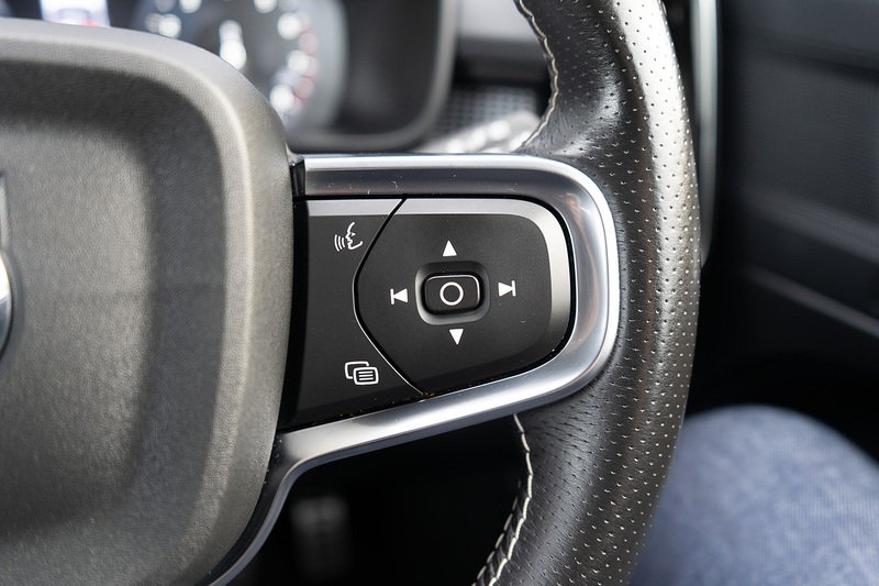 Volvo 2.0 B4 MHEV R-Design Pro SUV 5dr Petrol Hybrid Auto AWD Euro 6 (s/s) (197 ps)