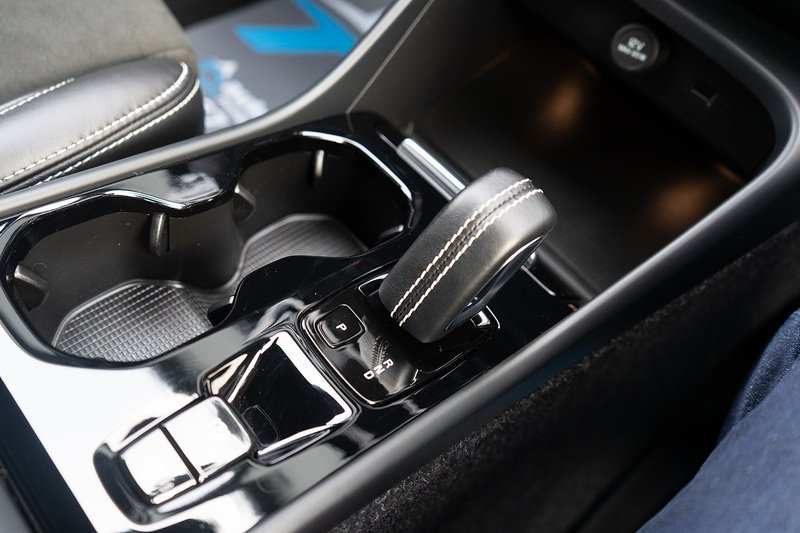 Volvo 2.0 B4 MHEV R-Design Pro SUV 5dr Petrol Hybrid Auto AWD Euro 6 (s/s) (197 ps)