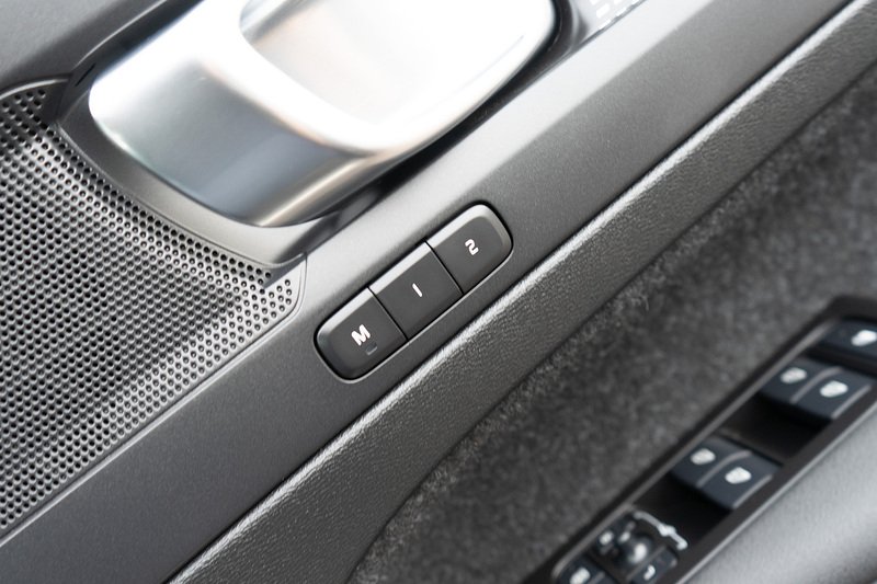 Volvo 2.0 B4 MHEV R-Design Pro SUV 5dr Petrol Hybrid Auto AWD Euro 6 (s/s) (197 ps)