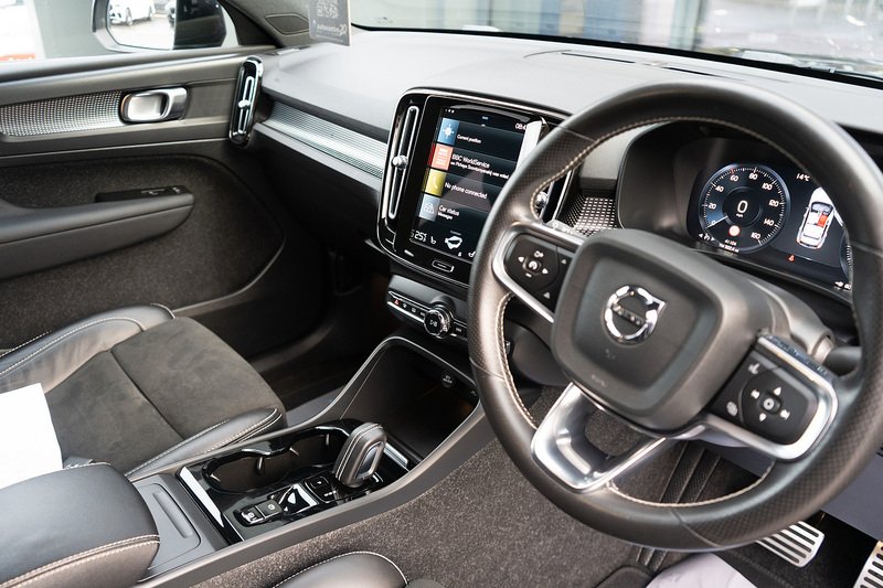 Volvo 2.0 B4 MHEV R-Design Pro SUV 5dr Petrol Hybrid Auto AWD Euro 6 (s/s) (197 ps)