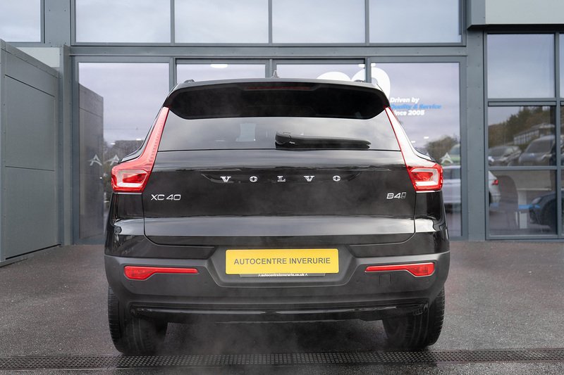 Volvo 2.0 B4 MHEV R-Design Pro SUV 5dr Petrol Hybrid Auto AWD Euro 6 (s/s) (197 ps)