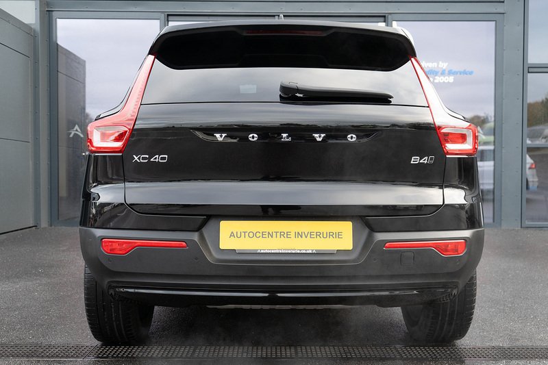 Volvo 2.0 B4 MHEV R-Design Pro SUV 5dr Petrol Hybrid Auto AWD Euro 6 (s/s) (197 ps)