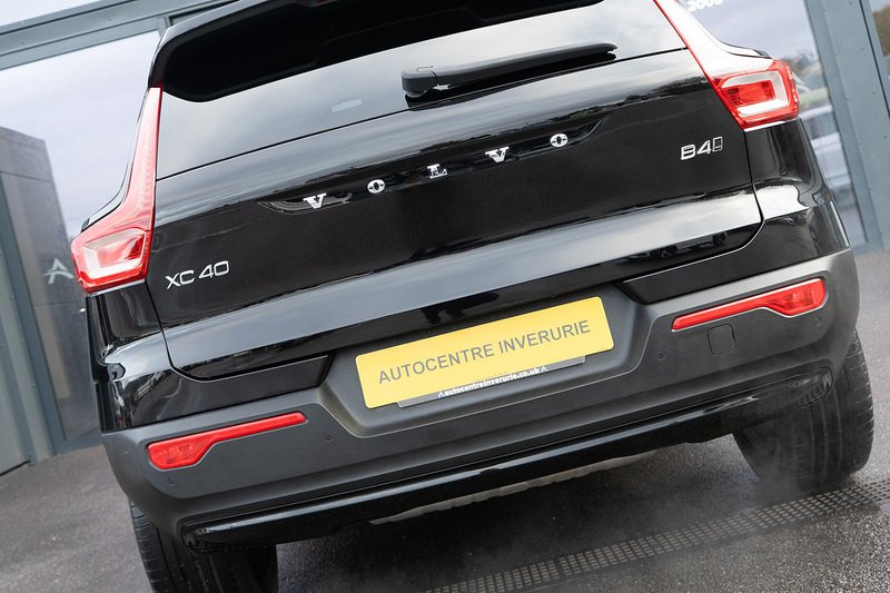 Volvo 2.0 B4 MHEV R-Design Pro SUV 5dr Petrol Hybrid Auto AWD Euro 6 (s/s) (197 ps)