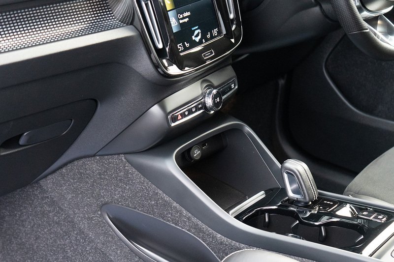 Volvo 2.0 B4 MHEV R-Design Pro SUV 5dr Petrol Hybrid Auto AWD Euro 6 (s/s) (197 ps)