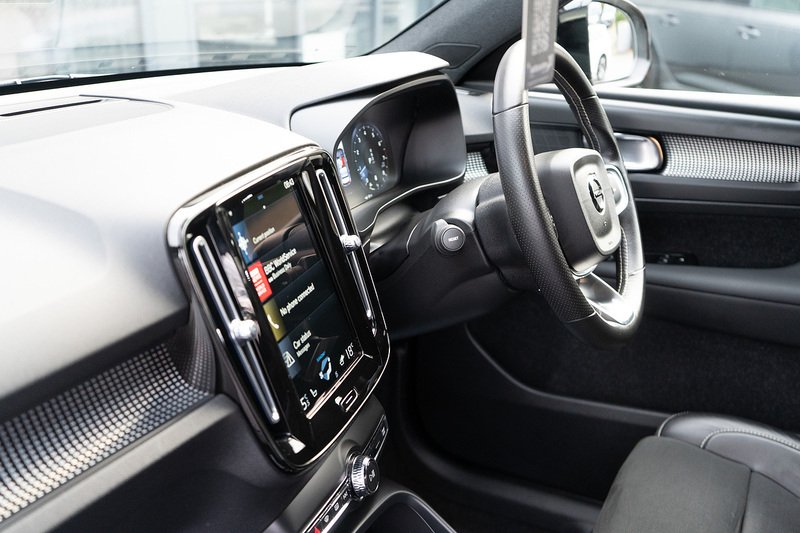 Volvo 2.0 B4 MHEV R-Design Pro SUV 5dr Petrol Hybrid Auto AWD Euro 6 (s/s) (197 ps)