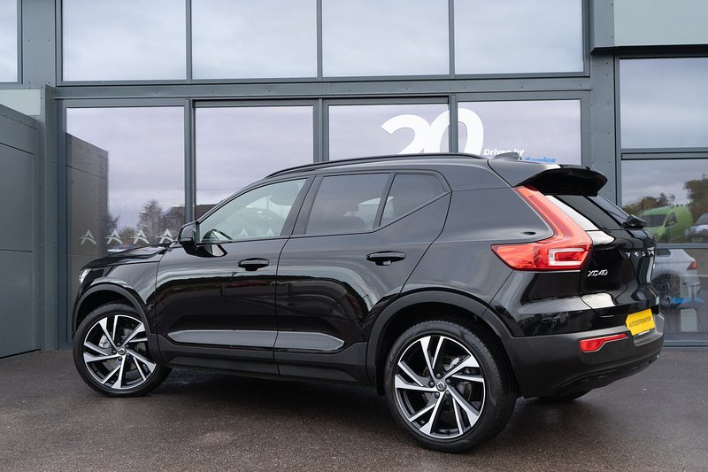 Volvo 2.0 B4 MHEV R-Design Pro SUV 5dr Petrol Hybrid Auto AWD Euro 6 (s/s) (197 ps)