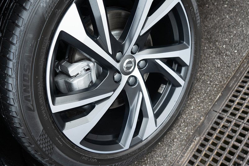 Volvo 2.0 B4 MHEV R-Design Pro SUV 5dr Petrol Hybrid Auto AWD Euro 6 (s/s) (197 ps)