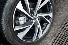 Volvo 2.0 B4 MHEV R-Design Pro SUV 5dr Petrol Hybrid Auto AWD Euro 6 (s/s) (197 ps)