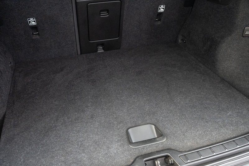 Volvo 2.0 B4 MHEV R-Design Pro SUV 5dr Petrol Hybrid Auto AWD Euro 6 (s/s) (197 ps)