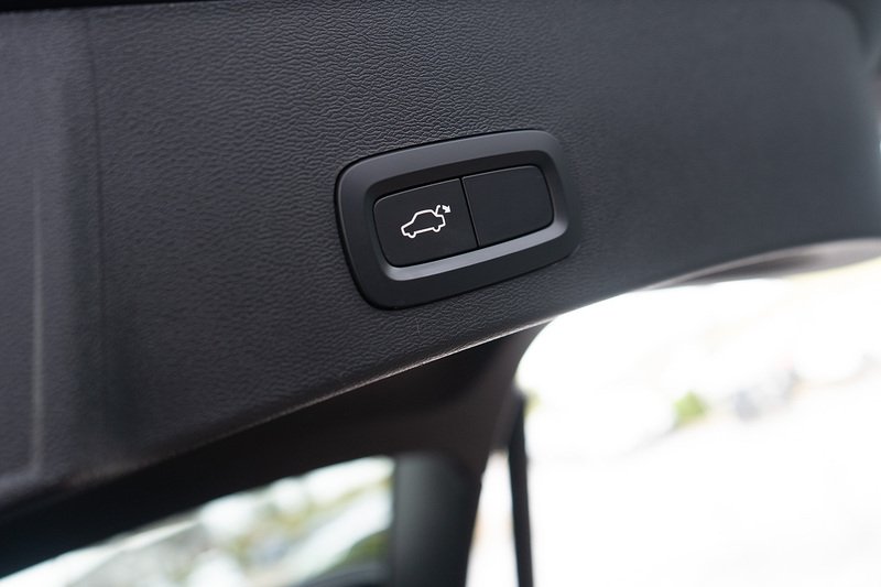 Volvo 2.0 B4 MHEV R-Design Pro SUV 5dr Petrol Hybrid Auto AWD Euro 6 (s/s) (197 ps)