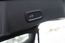 Volvo 2.0 B4 MHEV R-Design Pro SUV 5dr Petrol Hybrid Auto AWD Euro 6 (s/s) (197 ps)