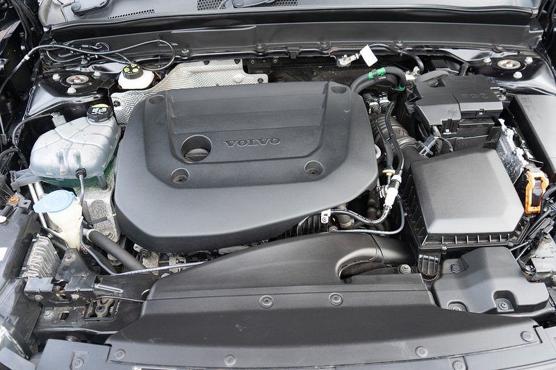 Volvo 2.0 B4 MHEV R-Design Pro SUV 5dr Petrol Hybrid Auto AWD Euro 6 (s/s) (197 ps)