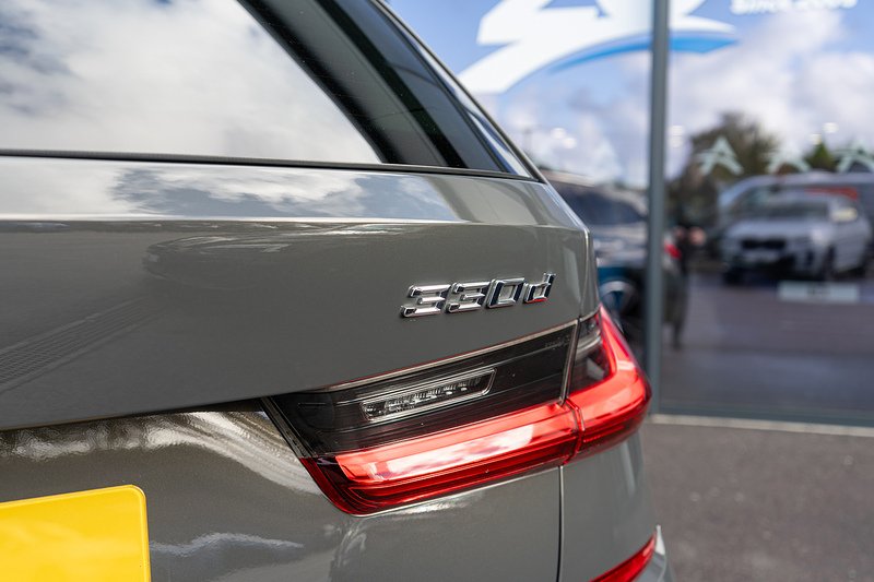 BMW 3.0 330d MHT M Sport Pro Edition Touring 5dr Diesel Hybrid Auto xDrive Euro 6 (s/s) (286 ps)