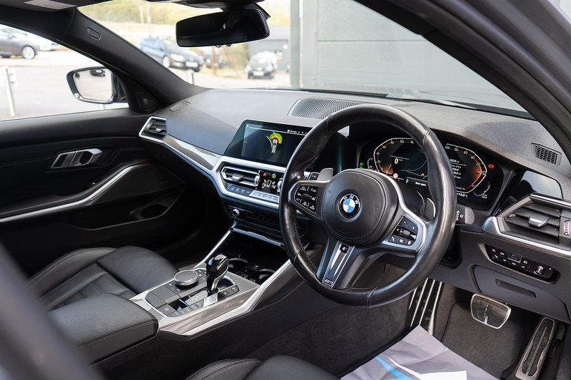 BMW 3.0 330d MHT M Sport Pro Edition Touring 5dr Diesel Hybrid Auto xDrive Euro 6 (s/s) (286 ps)