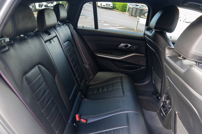 BMW 3.0 330d MHT M Sport Pro Edition Touring 5dr Diesel Hybrid Auto xDrive Euro 6 (s/s) (286 ps)