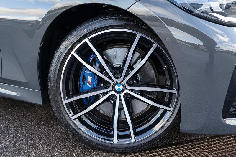 BMW 3.0 330d MHT M Sport Pro Edition Touring 5dr Diesel Hybrid Auto xDrive Euro 6 (s/s) (286 ps)