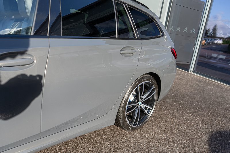 BMW 3.0 330d MHT M Sport Pro Edition Touring 5dr Diesel Hybrid Auto xDrive Euro 6 (s/s) (286 ps)