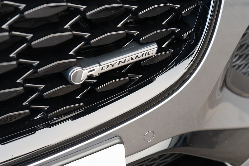 Jaguar 2.0 D200 MHEV R-Dynamic SE Black SUV 5dr Diesel Auto AWD Euro 6 (s/s) (204 ps)