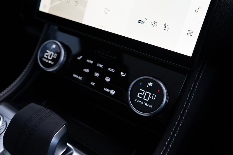 Jaguar 2.0 D200 MHEV R-Dynamic SE Black SUV 5dr Diesel Auto AWD Euro 6 (s/s) (204 ps)