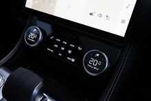 Jaguar 2.0 D200 MHEV R-Dynamic SE Black SUV 5dr Diesel Auto AWD Euro 6 (s/s) (204 ps)